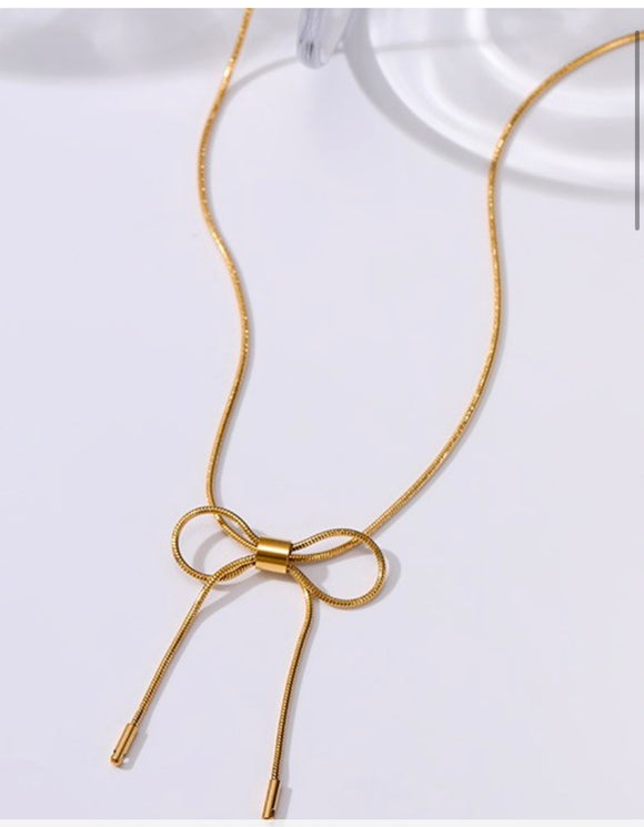 18K Gold Bow Necklace