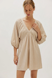 D4389 V-neck Lantern Sleeve Babydoll Dress