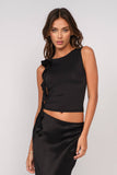 BROCHE ON SLEEVELESS TANK TOP